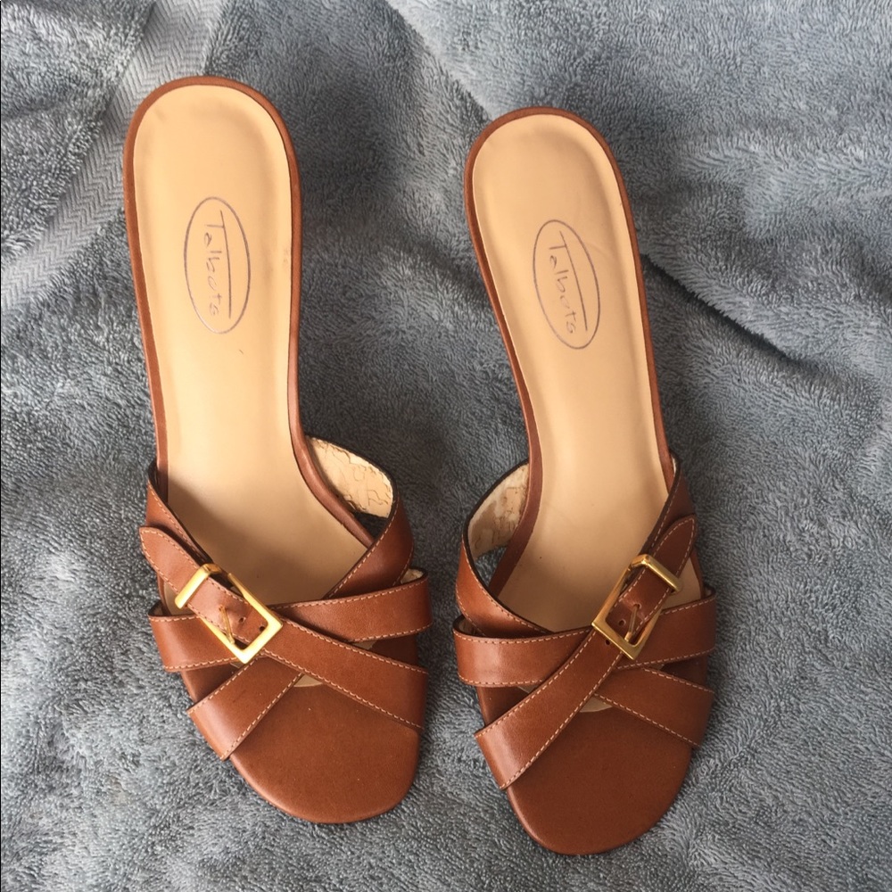 🎉Make an offer🎉 Talbots Sandals - Caramel